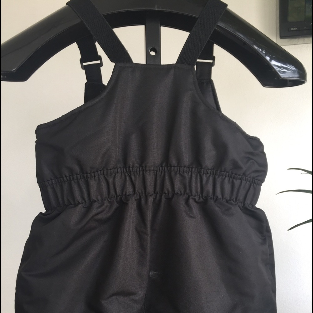 Nice snow pants boys zise 4 very comfy